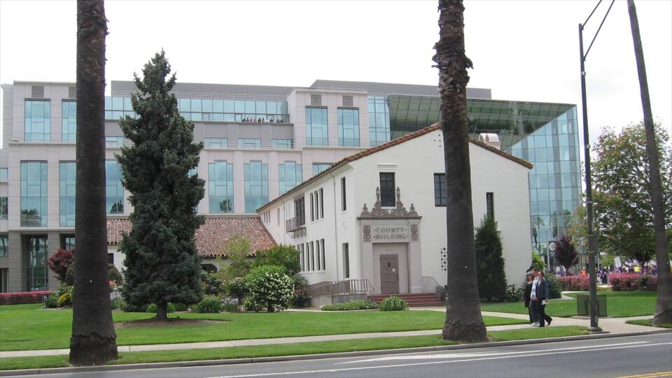 Fairfield showing street scenes