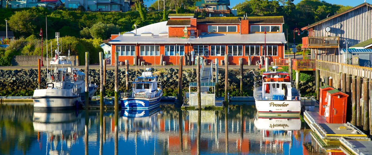 Bandon which includes a coastal town and a marina
