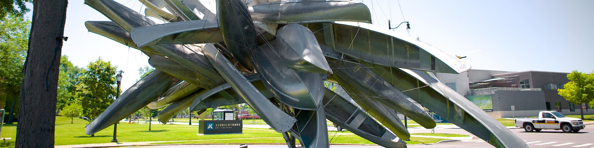 Albright - Knox Art Gallery showing outdoor art, art and a garden