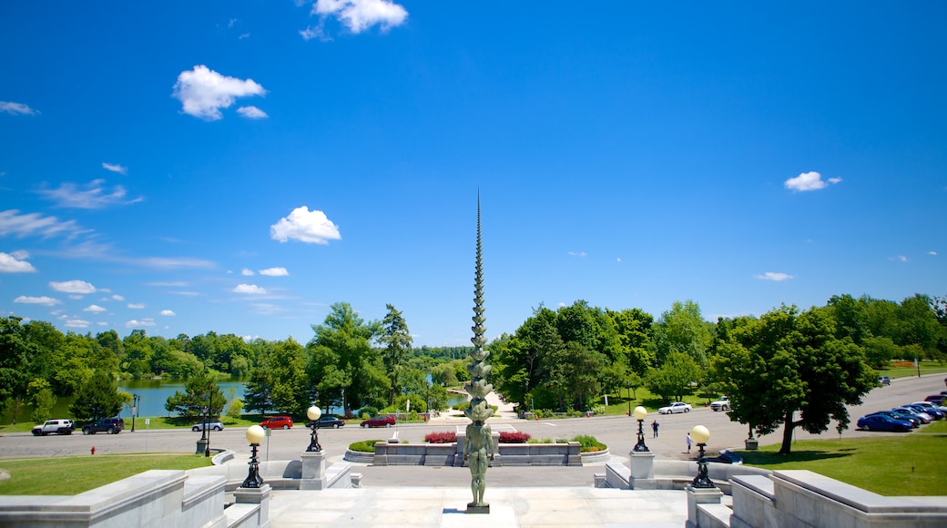 Albright-Knox Art Gallery mostrando arte y arte al aire libre