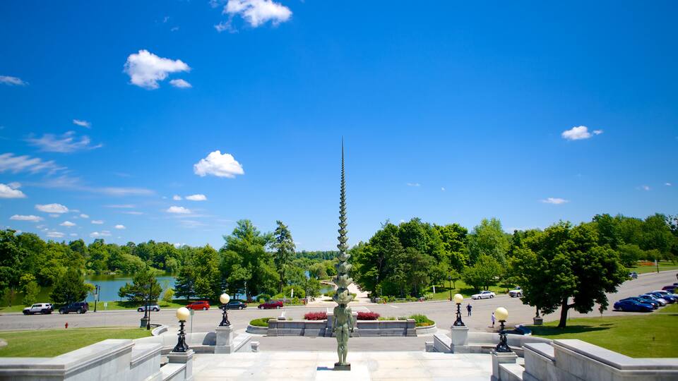Albright-Knox Art Gallery ofreciendo arte y arte al aire libre