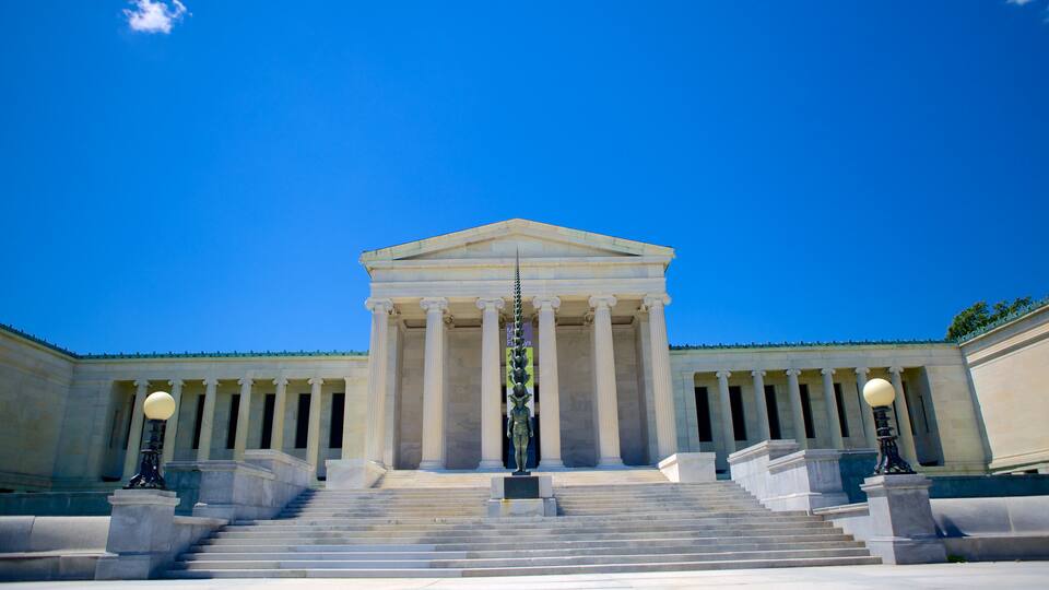 Albright-Knox Art Gallery que incluye arquitectura patrimonial, arte al aire libre y arte