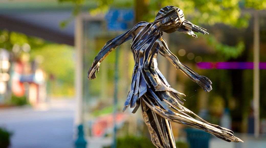 Castlegar showing a statue or sculpture and outdoor art