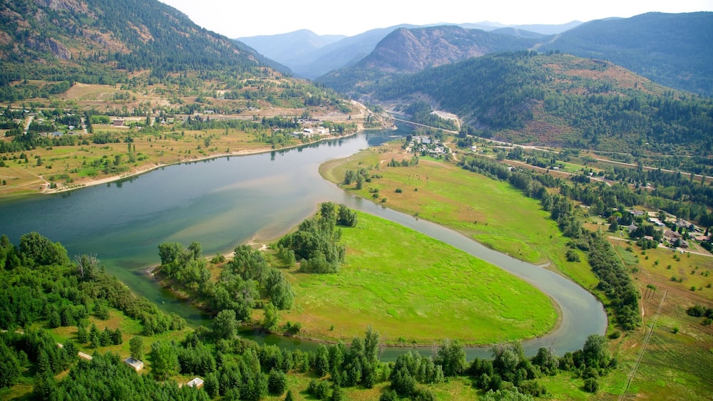 Castlegar qui includes rivière ou ruisseau