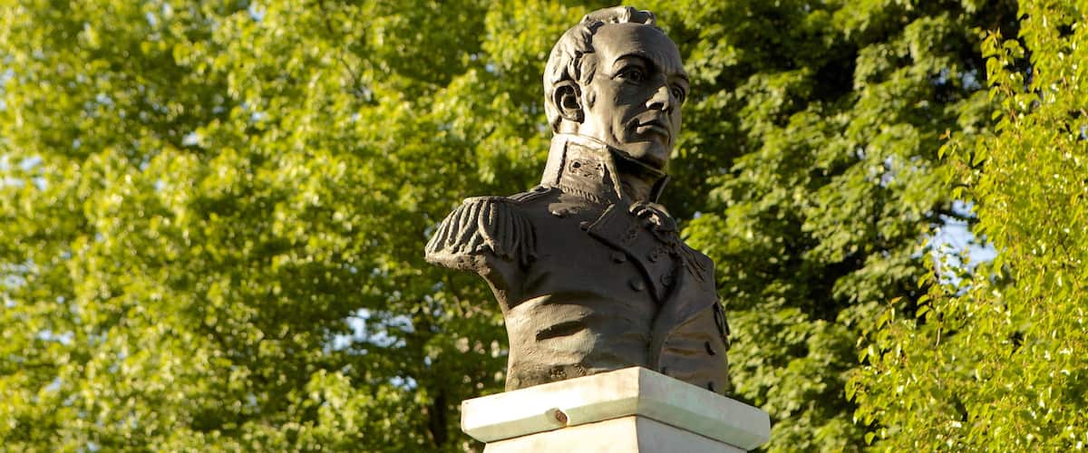 Brockville showing a monument