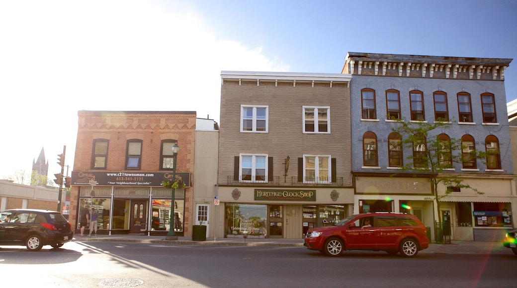 Brockville showing a small town or village and street scenes