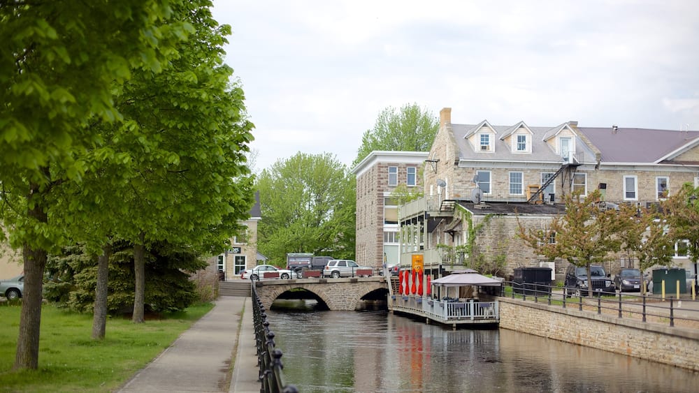 Perth showing a bridge and a river or creek