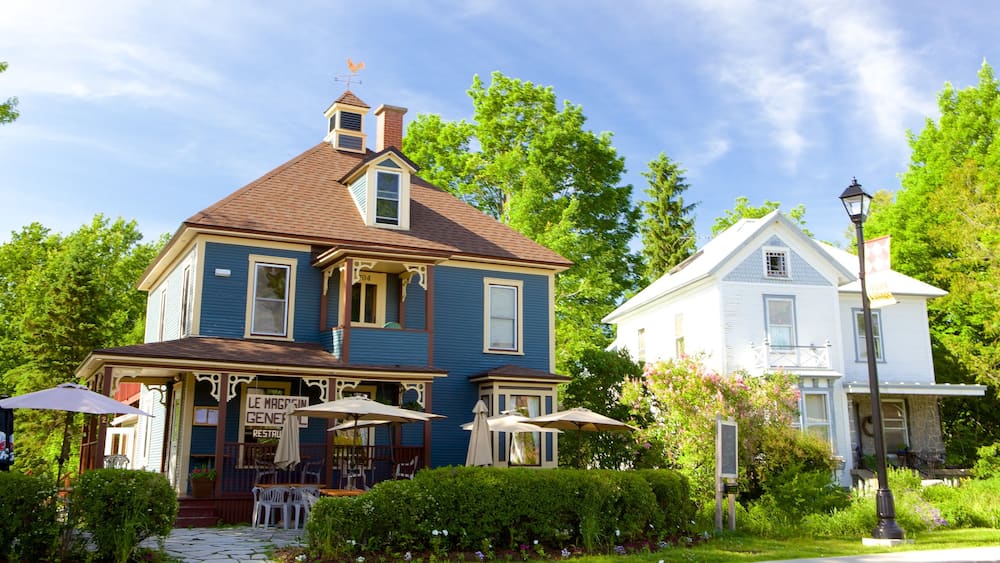 Bromont das einen Kleinstadt oder Dorf und Haus