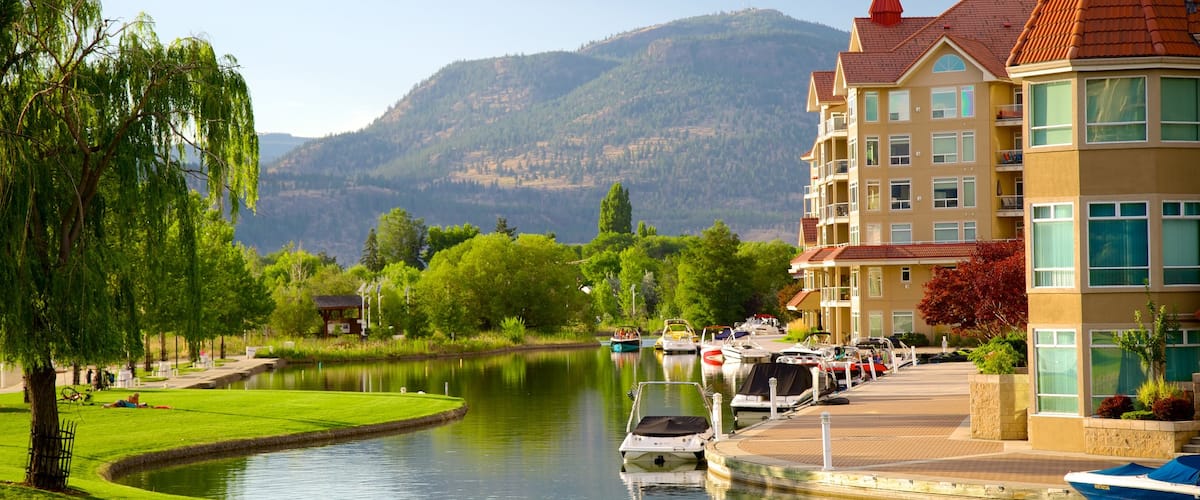 Waterfront Park which includes a lake or waterhole