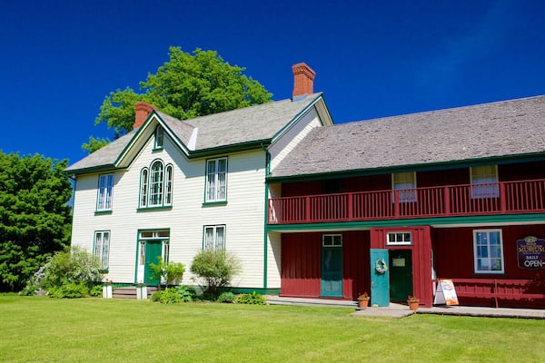 Heritage House Museum featuring a house