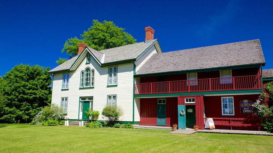 Heritage House Museum featuring a house