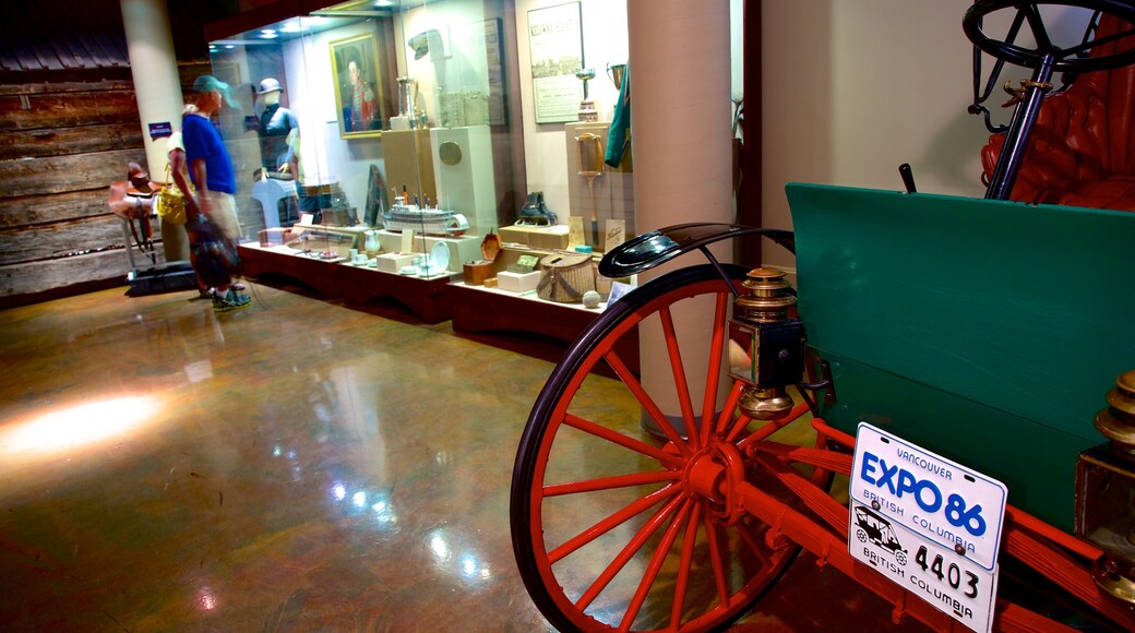 Museo del Patrimonio de Okanagan mostrando vistas de interior