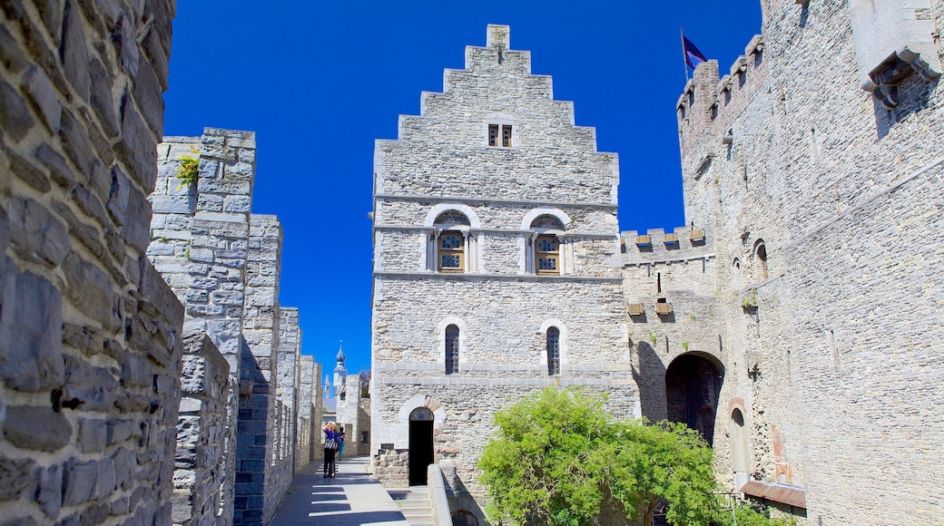 Château des comtes de Flandre montrant patrimoine architectural et château ou palais