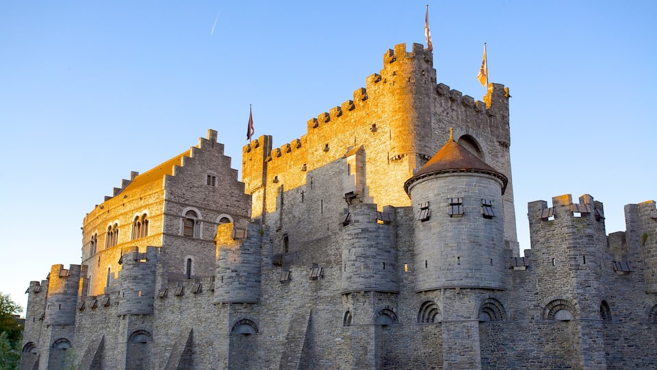 Gravensteen toont een kasteel en historische architectuur