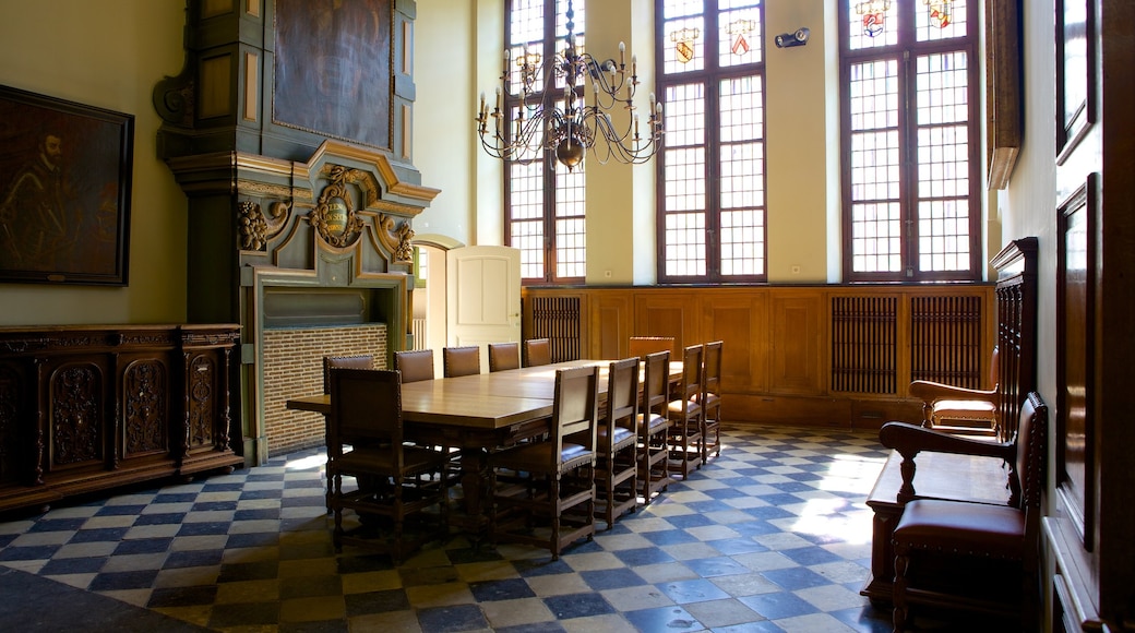 Ayuntamiento de Gante ofreciendo un edificio administrativo, arquitectura patrimonial y vistas de interior