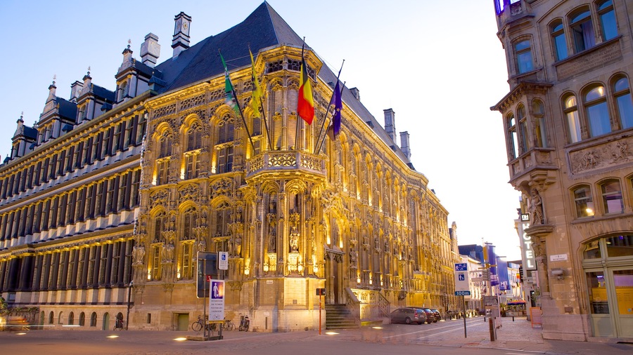 Ayuntamiento de Gante que incluye un edificio administrativo, patrimonio de arquitectura y escenas urbanas