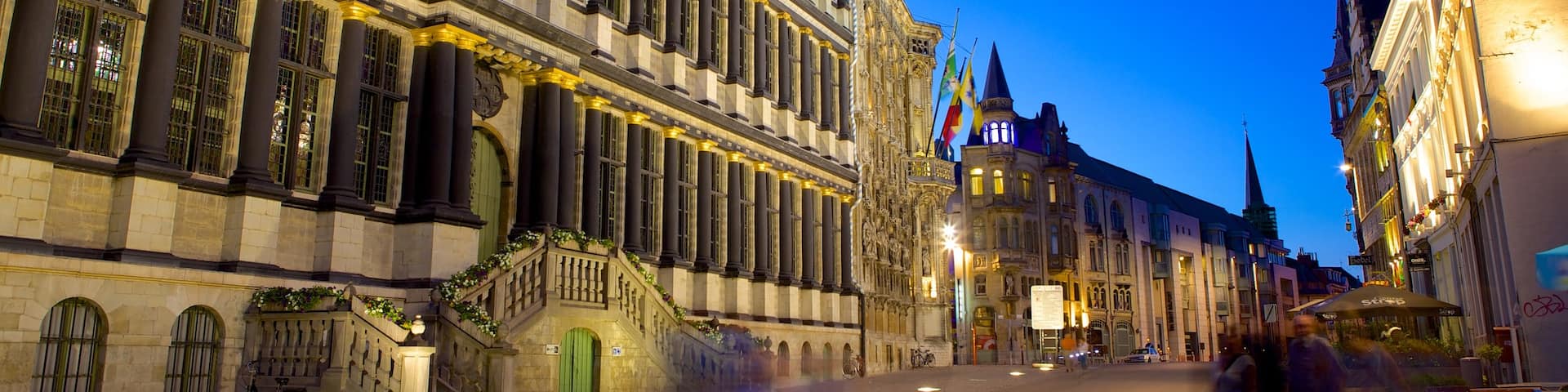 Hôtel de ville de Gand montrant scènes de nuit, scènes de rue et bâtiment public
