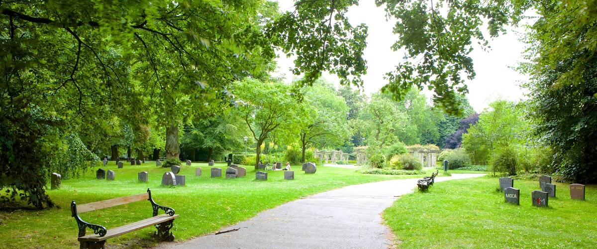 Parc de la Citadelle mettant en vedette cimetière et jardin