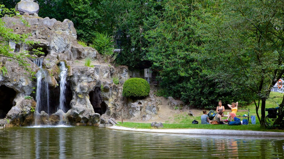Citadel Park which includes a garden, a cascade and a lake or waterhole