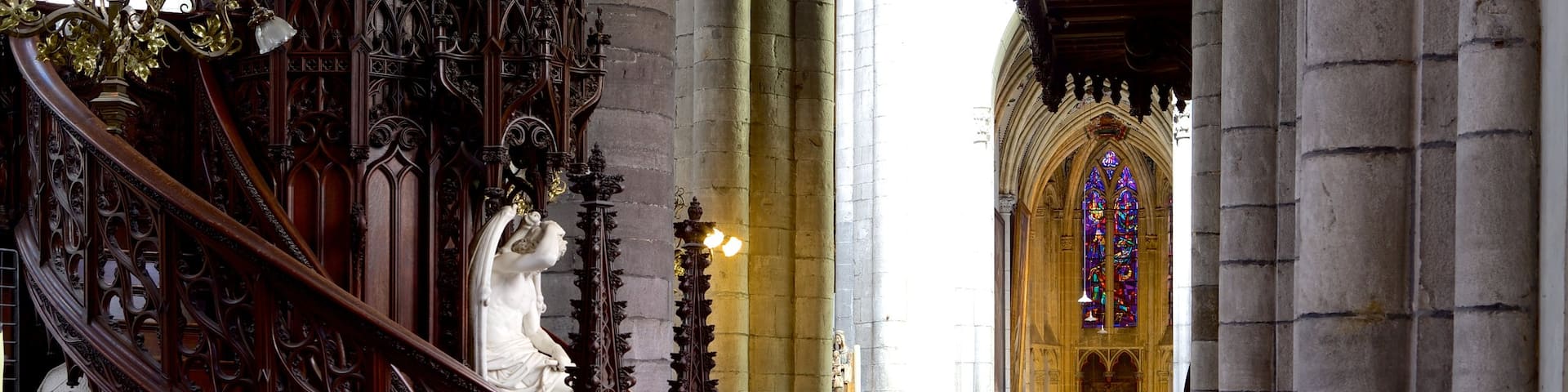 Cathédrale de Liège qui includes église ou cathédrale, aspects religieux et vues intérieures