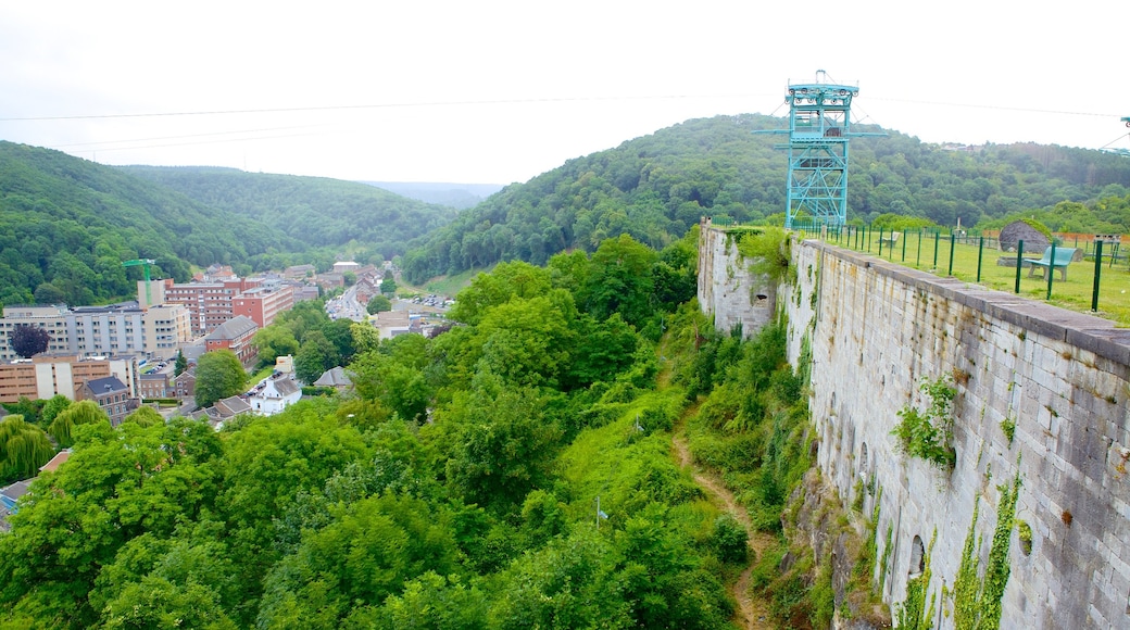 Zitadelle von Huy welches beinhaltet Stadt