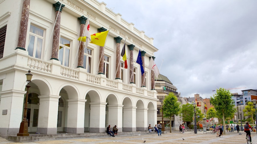Nhà hát opera hoàng gia ở Wallonia trong đó bao gồm thị trấn nhỏ và cảnh đường phố
