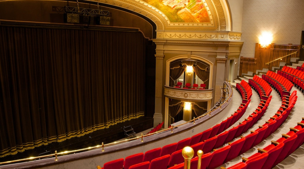 Grand Theatre mostrando vista interna y escenas de teatro