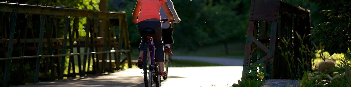 Collingwood qui includes parc, pont et vélo