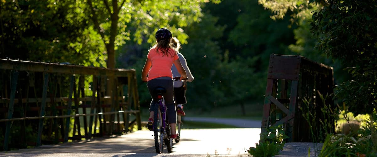 Collingwood qui includes parc, pont et vélo
