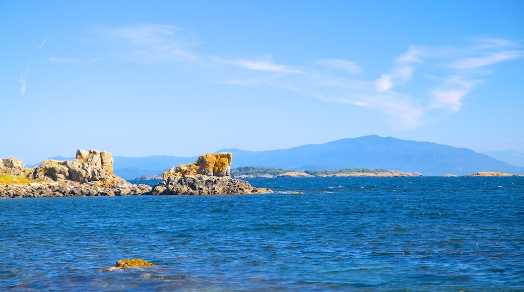 Nanoose Bay featuring rugged coastline