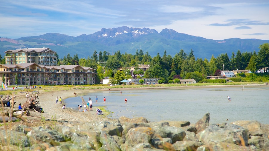 Parksville Beach som visar klippig kustlinje och en stenstrand