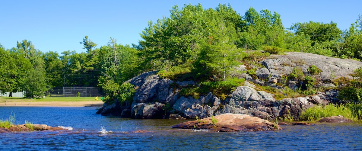 Honey Harbour which includes a river or creek