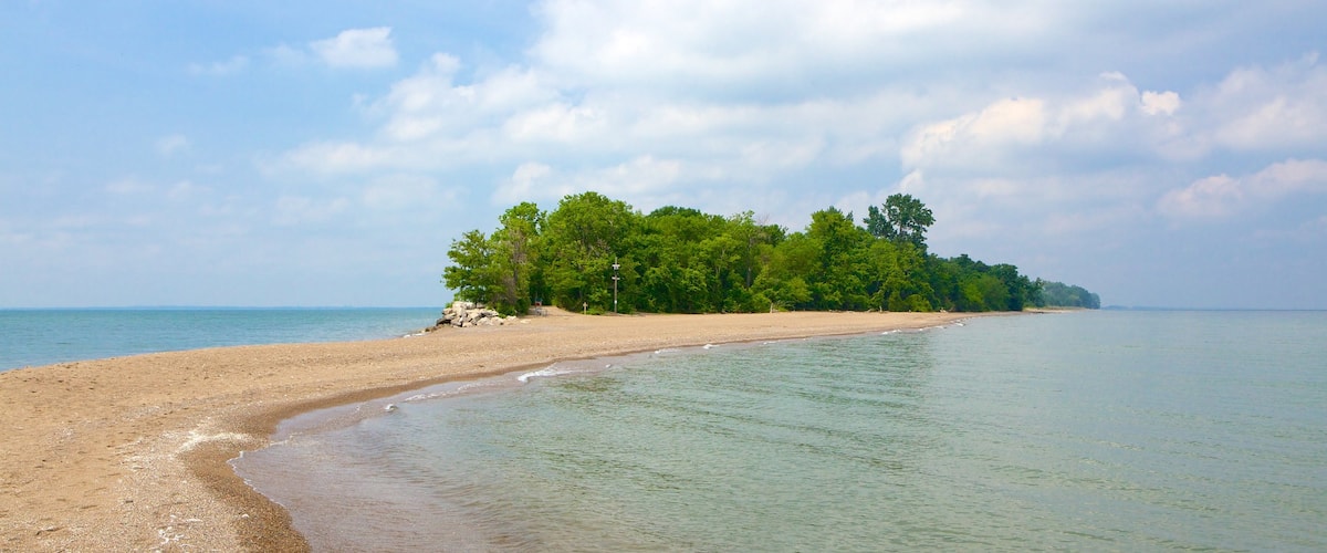 Point Pelee National Park featuring a pebble beach
