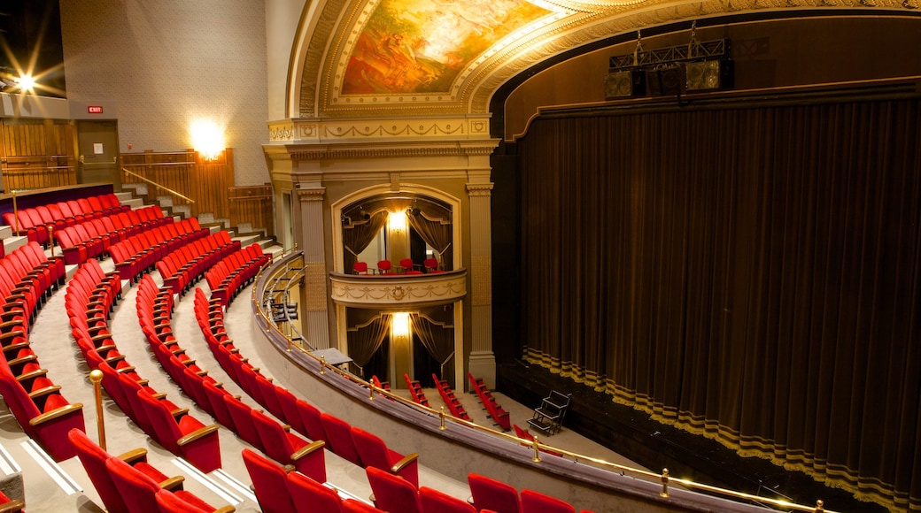 Grand Theatre mostrando teatro e vista interna