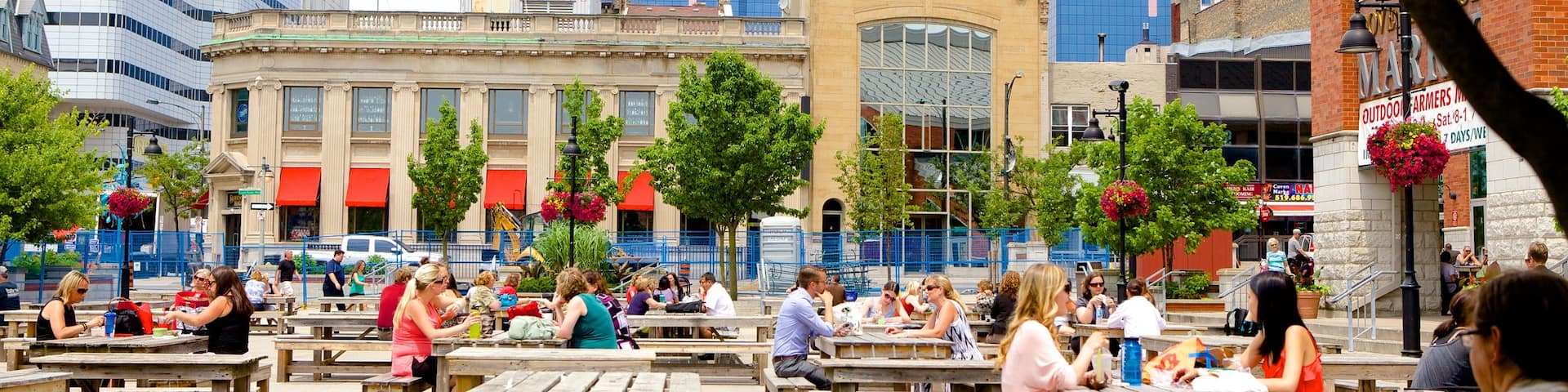 Covent Garden Market which includes outdoor eating and a city as well as a large group of people