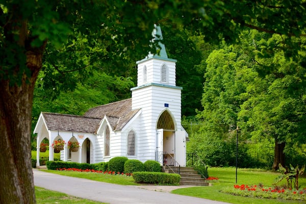 Storybook Gardens mettant en vedette patrimoine architectural