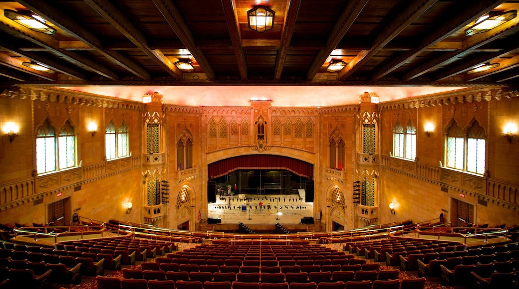 Hershey Theater que incluye escenas de teatro y vistas interiores