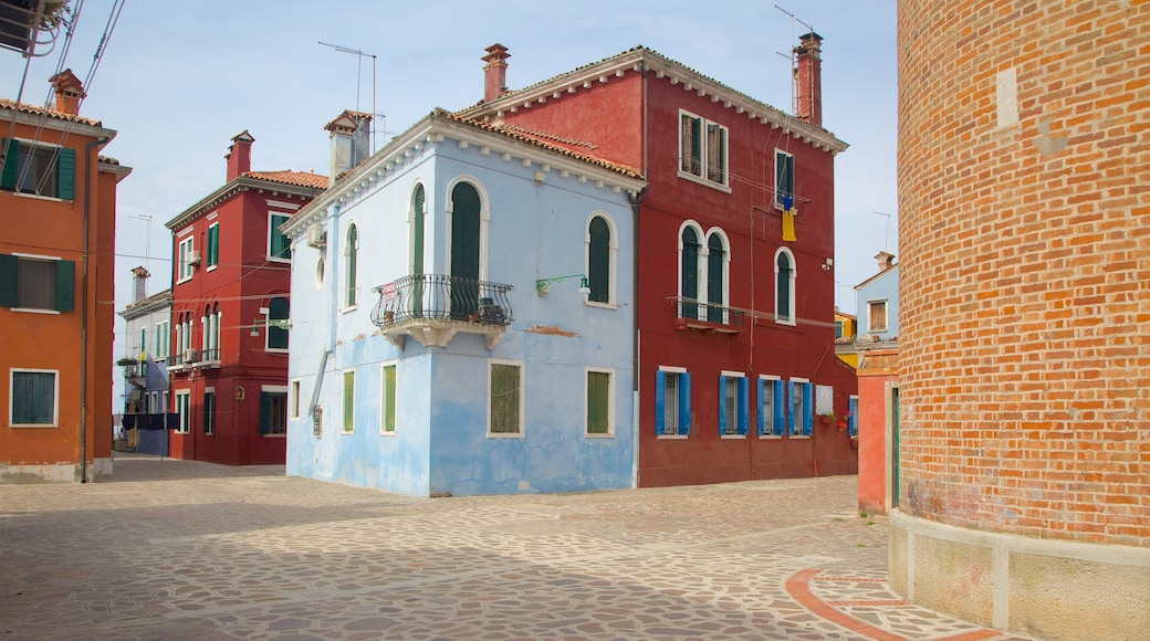 Burano which includes a house, a small town or village and heritage architecture