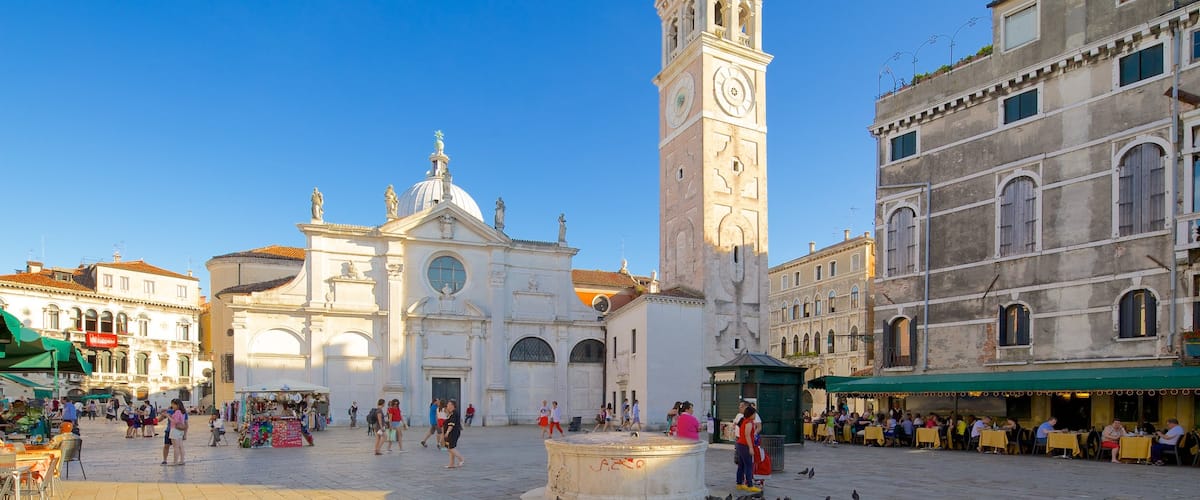 Castello which includes heritage architecture and a square or plaza