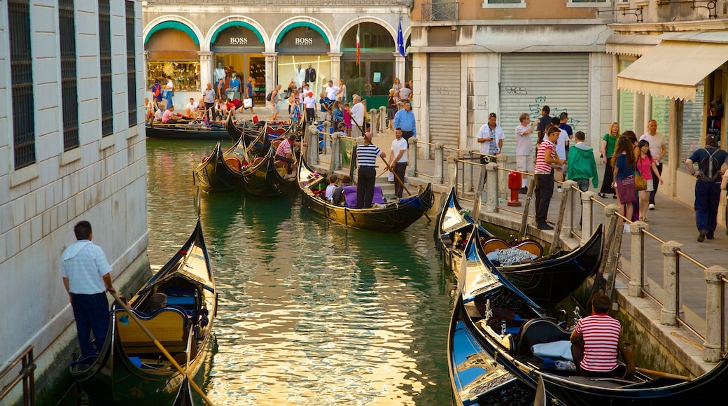 San Marco ofreciendo un río o arroyo