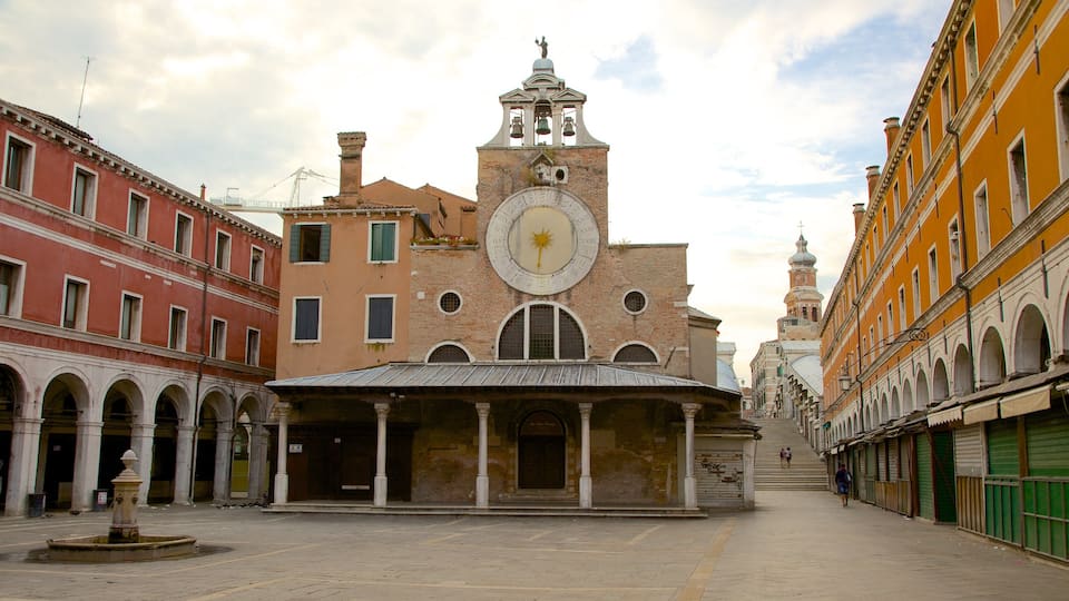 San Polo qui includes patrimoine architectural, square ou place et ville