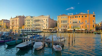 San Polo mit einem historische Architektur und Bucht oder Hafen