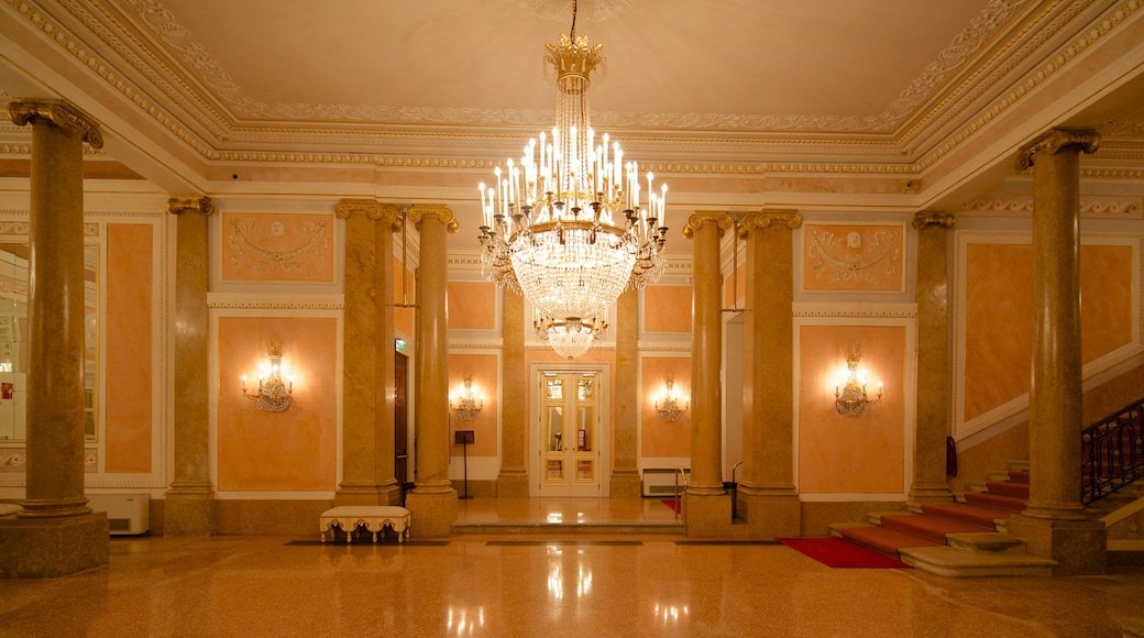 Teatro La Fenice mostrando patrimonio de arquitectura y vistas interiores