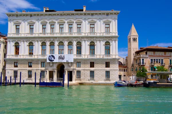 Palais Grassi qui includes patrimoine architectural et rivière ou ruisseau