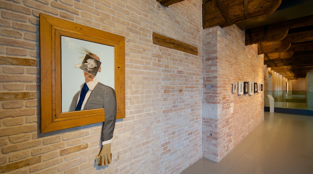 Punta della Dogana caracterizando vistas internas e arte