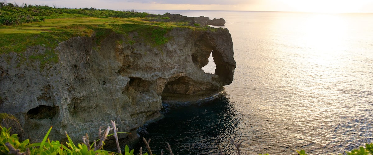 Cape Manza showing a sunset and rocky coastline