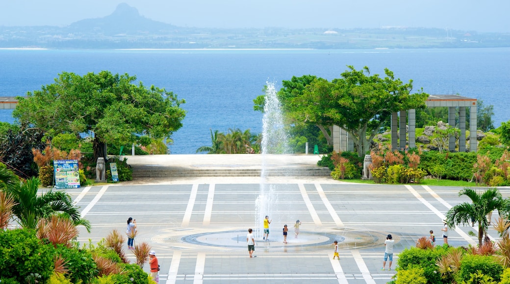 Công viên tưởng niệm Ocean Expo trong đó bao gồm đài phun nước, cảnh bờ biển và quảng trường