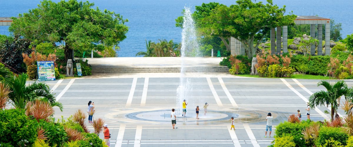 Ocean Expo Memorial Park mostrando un parque o plaza, vistas generales de la costa y una fuente