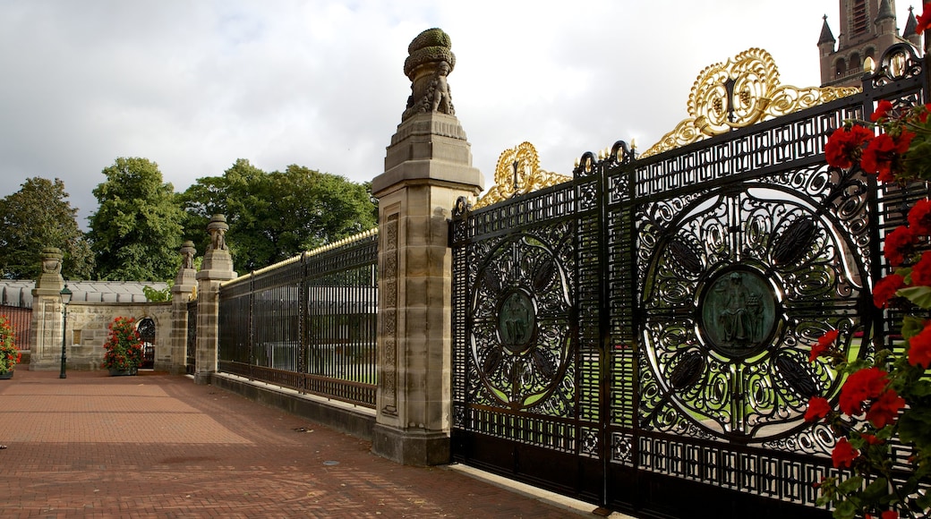 Fredspalatset presenterar ett slott och historisk arkitektur