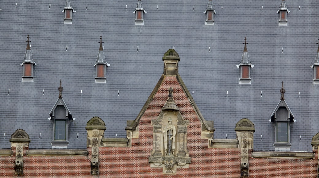 Peace Palace featuring heritage architecture and a castle